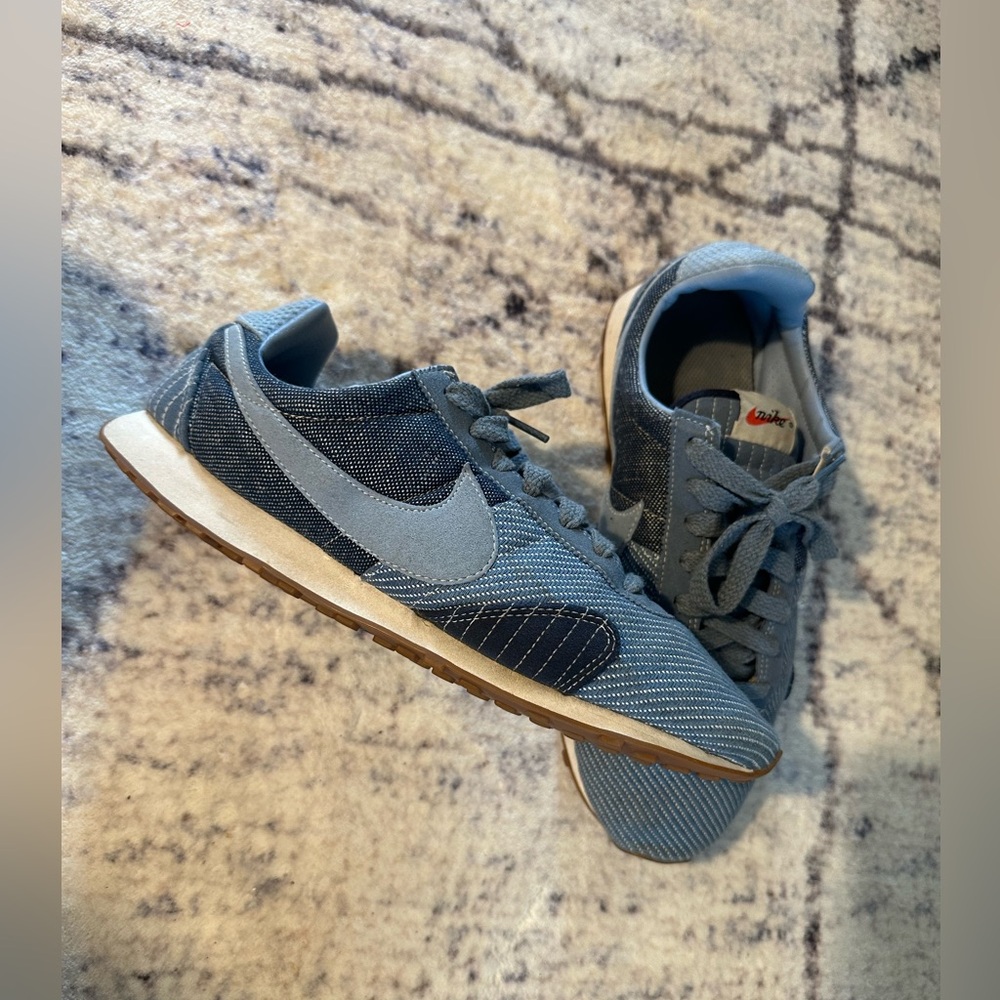 Nike Women’s Montreal Racer Vintage Shoe Size 9